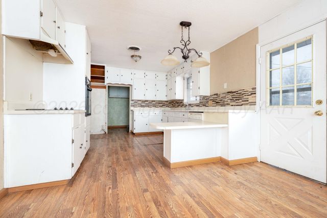 712 W Oak Street, Dimmitt, TX 79027