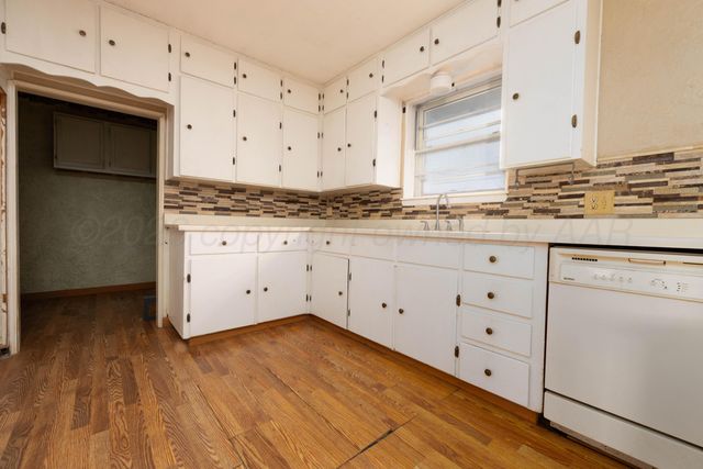 712 W Oak Street, Dimmitt, TX 79027