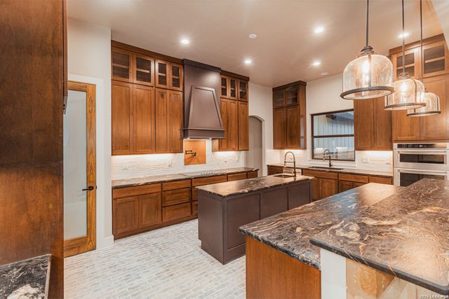 176 Hondo Ridge, La Vernia, TX 78121