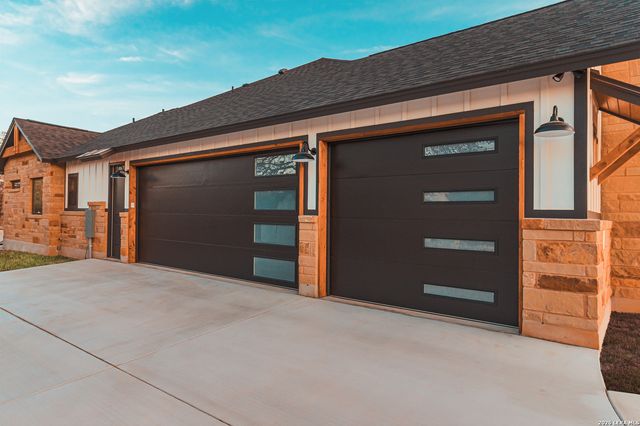 176 Hondo Ridge, La Vernia, TX 78121