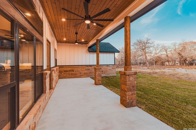 176 Hondo Ridge, La Vernia, TX 78121