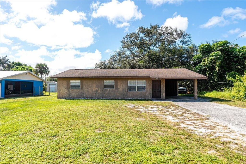 2695 Mohawk Avenue, Fort Pierce, FL 34946
