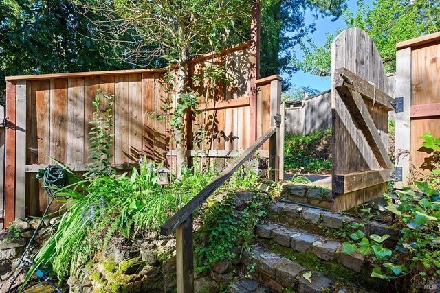 16017 Palo Alto Dr, Guerneville, CA 95446