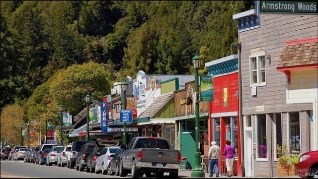 16017 Palo Alto Dr, Guerneville, CA 95446