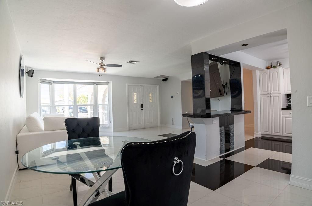 Image 7 of property listing at 3725 8th PL, Cape Coral, FL 33904
