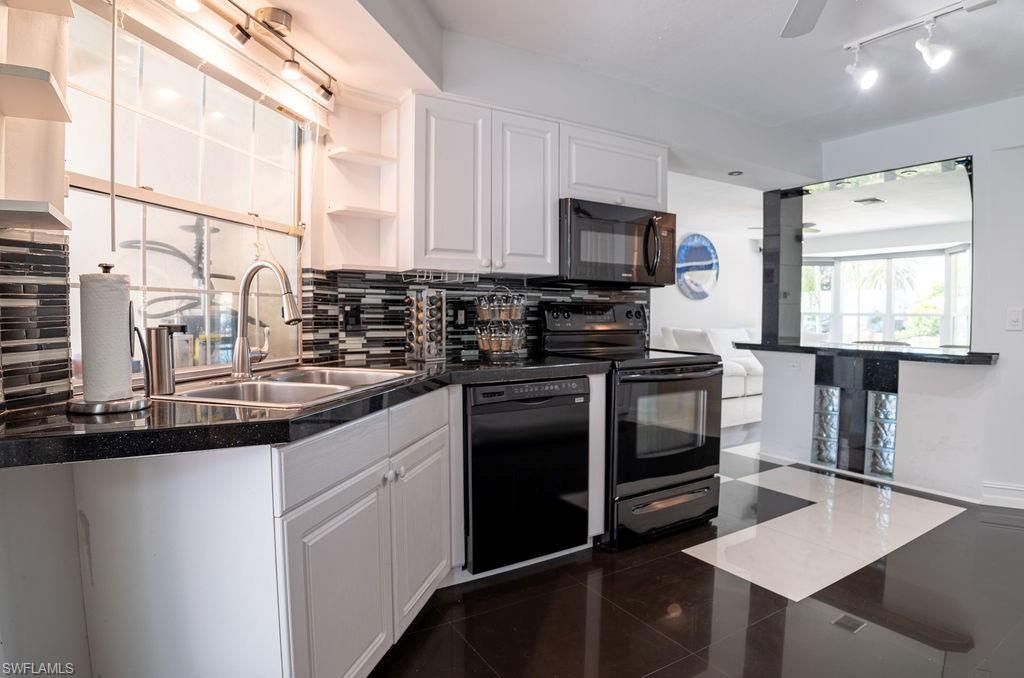 Image 9 of property listing at 3725 8th PL, Cape Coral, FL 33904