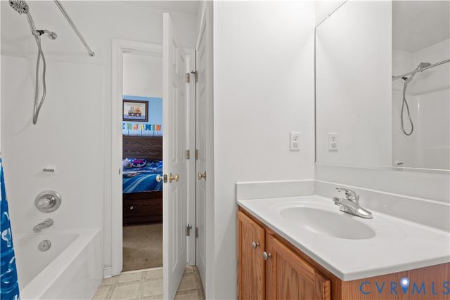441 Battersea Ln, Richmond, VA 23223