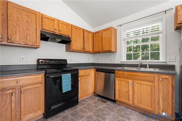 441 Battersea Ln, Richmond, VA 23223