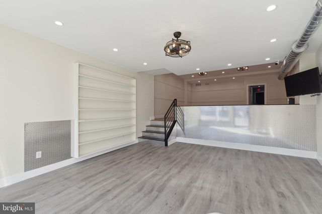 5460 RIDGE AVE, Philadelphia, PA 19128