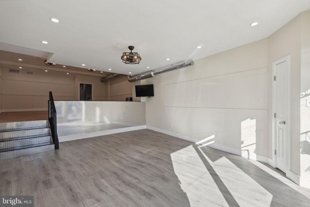 5460 RIDGE AVE, Philadelphia, PA 19128