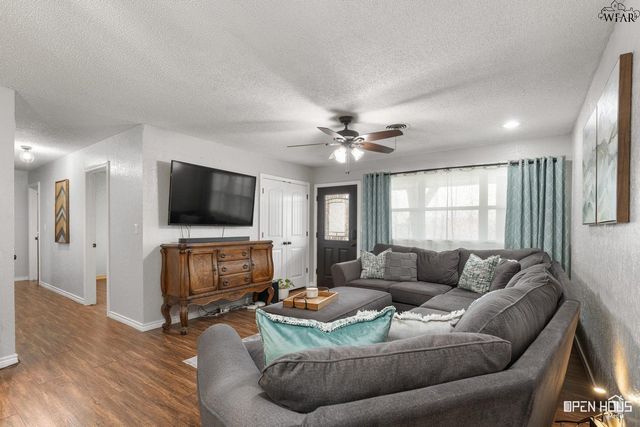 200 MOCKINGBIRD LANE, Burkburnett, TX 76354