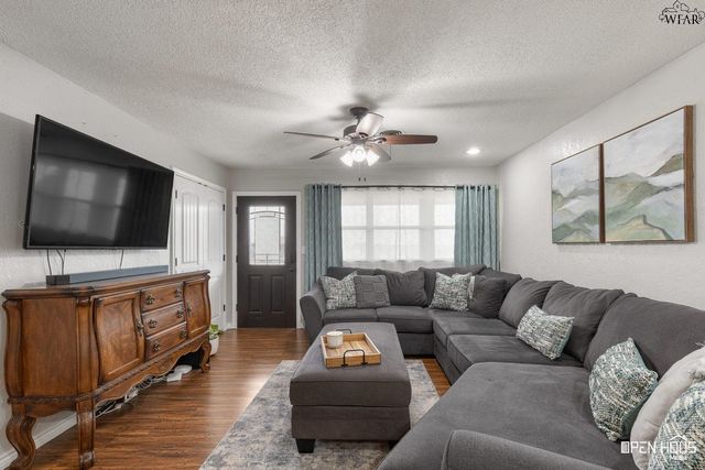 200 MOCKINGBIRD LANE, Burkburnett, TX 76354