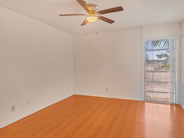 4 Golfs Edge E, West Palm Beach, FL 33417