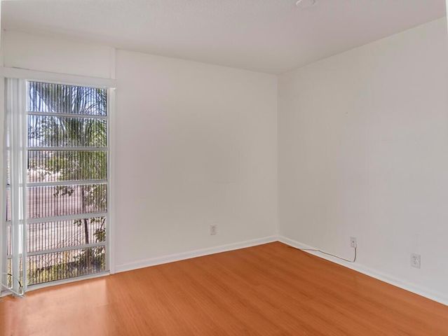 4 Golfs Edge E, West Palm Beach, FL 33417