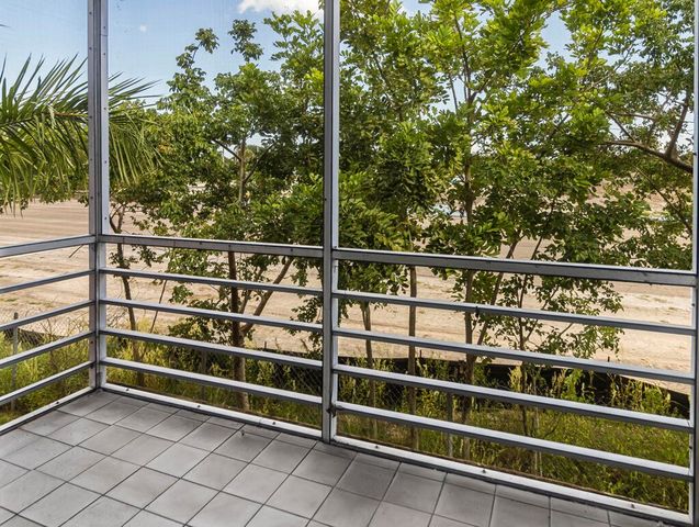 4 Golfs Edge E, West Palm Beach, FL 33417