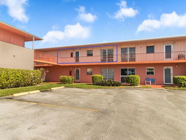 4 Golfs Edge E, West Palm Beach, FL 33417