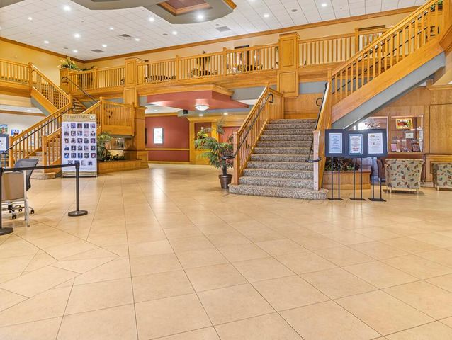 4 Golfs Edge E, West Palm Beach, FL 33417