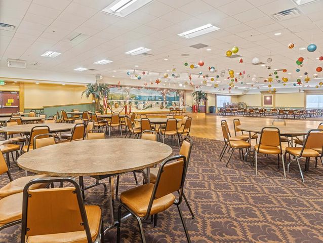 4 Golfs Edge E, West Palm Beach, FL 33417