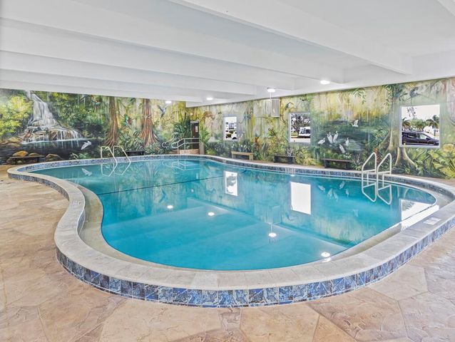 4 Golfs Edge E, West Palm Beach, FL 33417