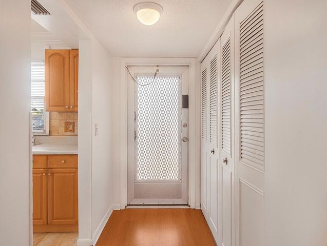 4 Golfs Edge E, West Palm Beach, FL 33417