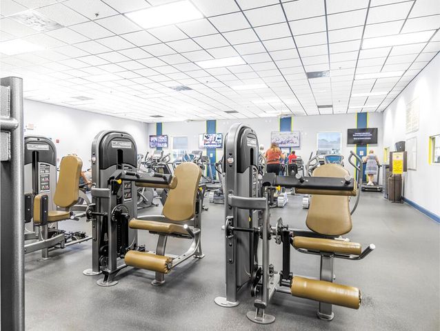 4 Golfs Edge E, West Palm Beach, FL 33417