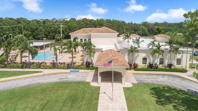 4 Golfs Edge E, West Palm Beach, FL 33417