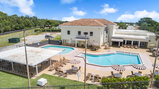 4 Golfs Edge E, West Palm Beach, FL 33417