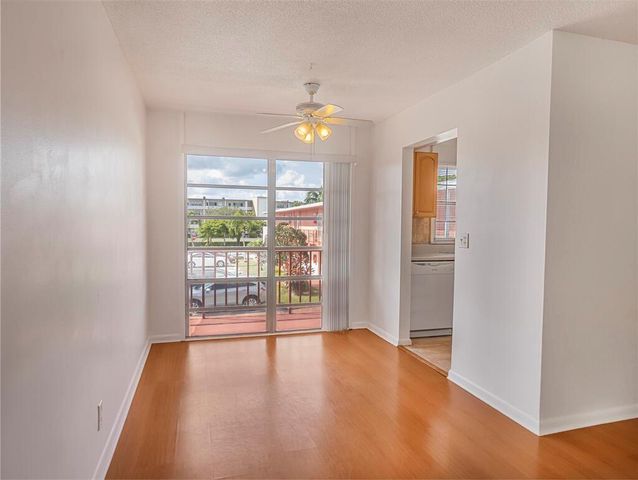 4 Golfs Edge E, West Palm Beach, FL 33417