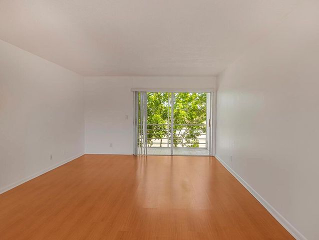 4 Golfs Edge E, West Palm Beach, FL 33417