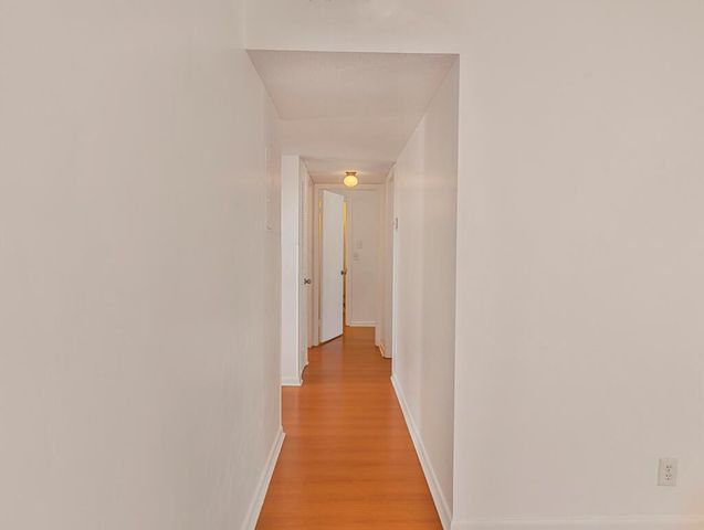 4 Golfs Edge E, West Palm Beach, FL 33417