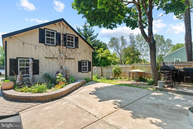 2814 SWEDE RD, Norristown, PA 19401