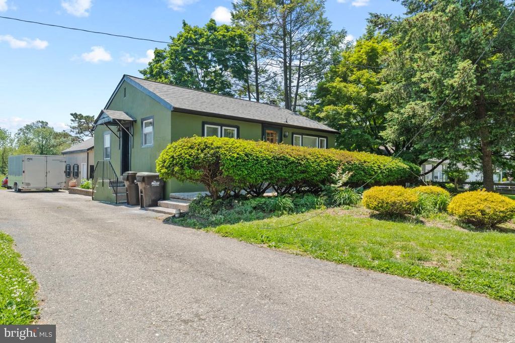 2814 SWEDE RD, Norristown, PA 19401
