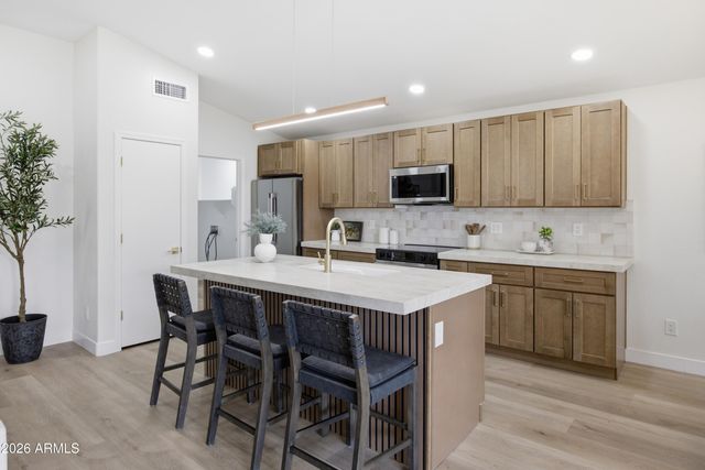 17221 N 27TH Place, Phoenix, AZ 85032