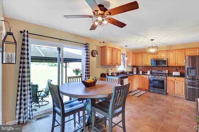 85 THOMAS DR, York, PA 17404