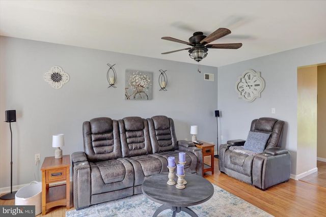 85 THOMAS DR, York, PA 17404