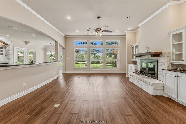 325 Planter Pointe Drive, Normangee, TX 77871