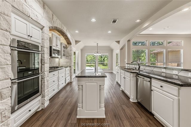 325 Planter Pointe Drive, Normangee, TX 77871