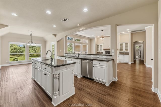 325 Planter Pointe Drive, Normangee, TX 77871