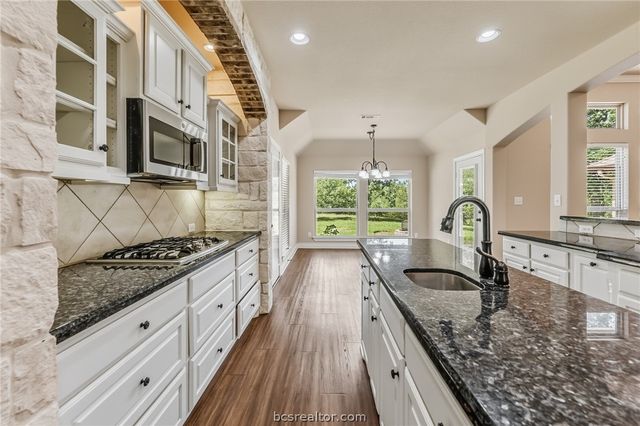 325 Planter Pointe Drive, Normangee, TX 77871