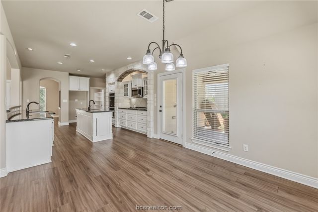 325 Planter Pointe Drive, Normangee, TX 77871