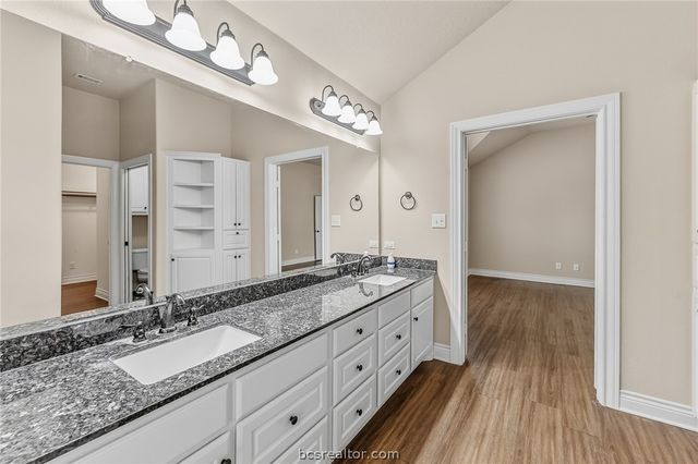 325 Planter Pointe Drive, Normangee, TX 77871