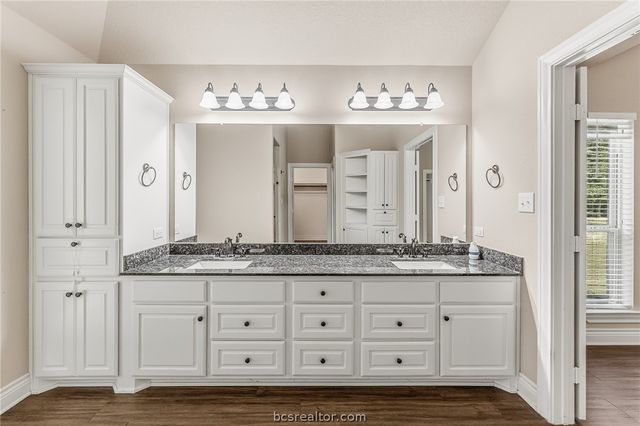 325 Planter Pointe Drive, Normangee, TX 77871