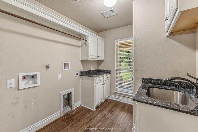 325 Planter Pointe Drive, Normangee, TX 77871