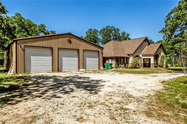 325 Planter Pointe Drive, Normangee, TX 77871