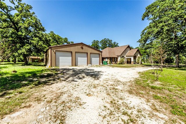 325 Planter Pointe Drive, Normangee, TX 77871