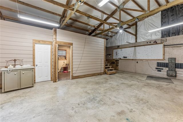 325 Planter Pointe Drive, Normangee, TX 77871