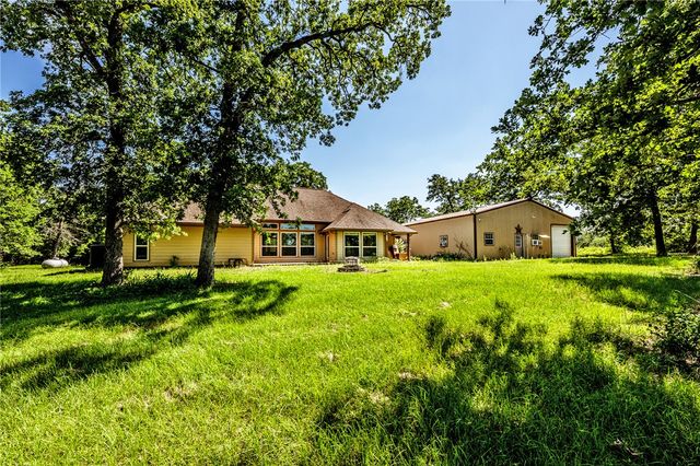 325 Planter Pointe Drive, Normangee, TX 77871
