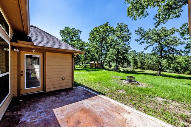 325 Planter Pointe Drive, Normangee, TX 77871