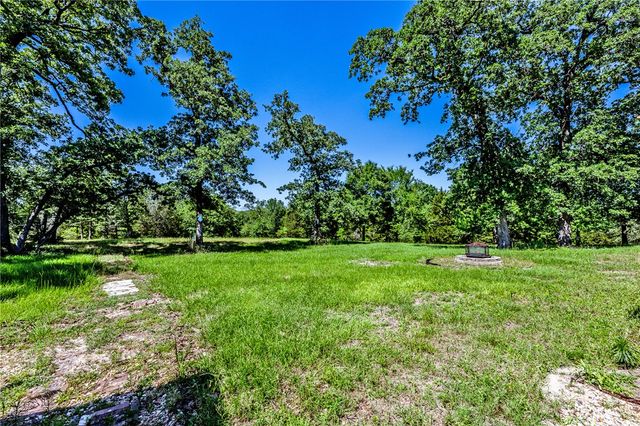 325 Planter Pointe Drive, Normangee, TX 77871