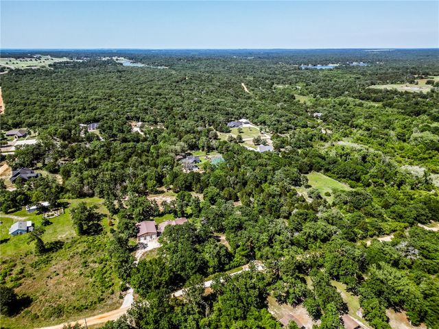 325 Planter Pointe Drive, Normangee, TX 77871